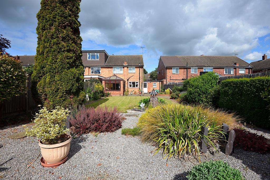 Alexander Road, Stotfold, SG5 3 bed semidetached house £500,000