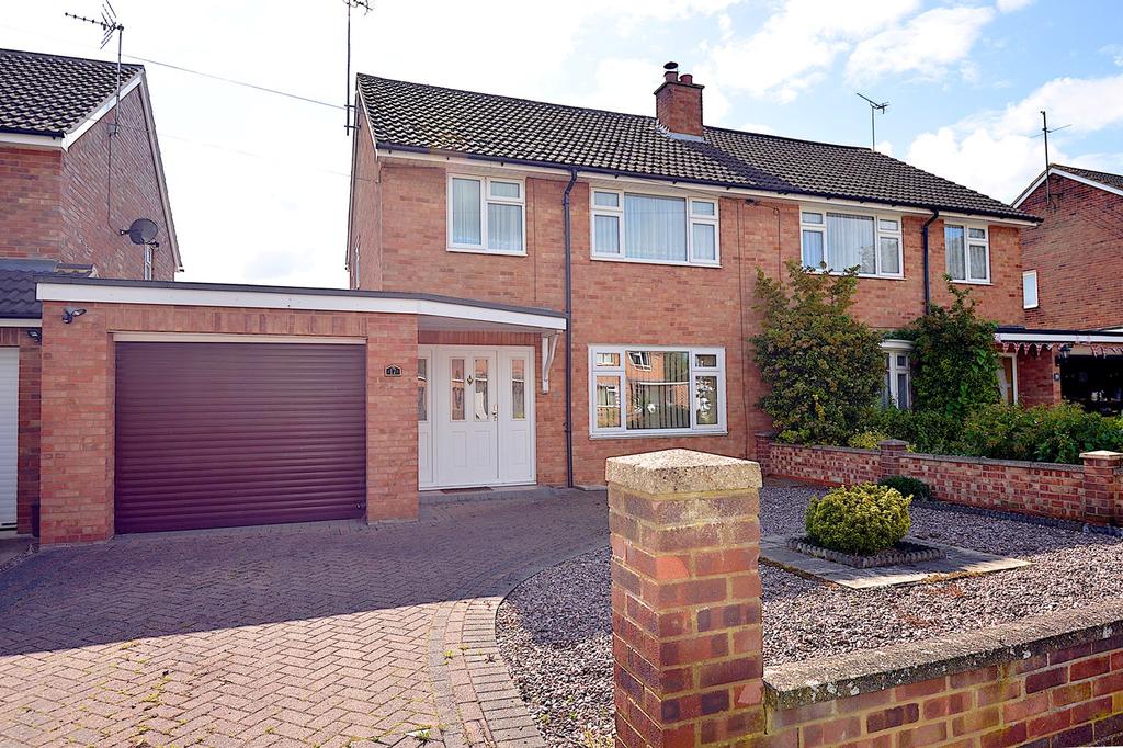 Alexander Road, Stotfold, SG5 3 bed semidetached house £500,000