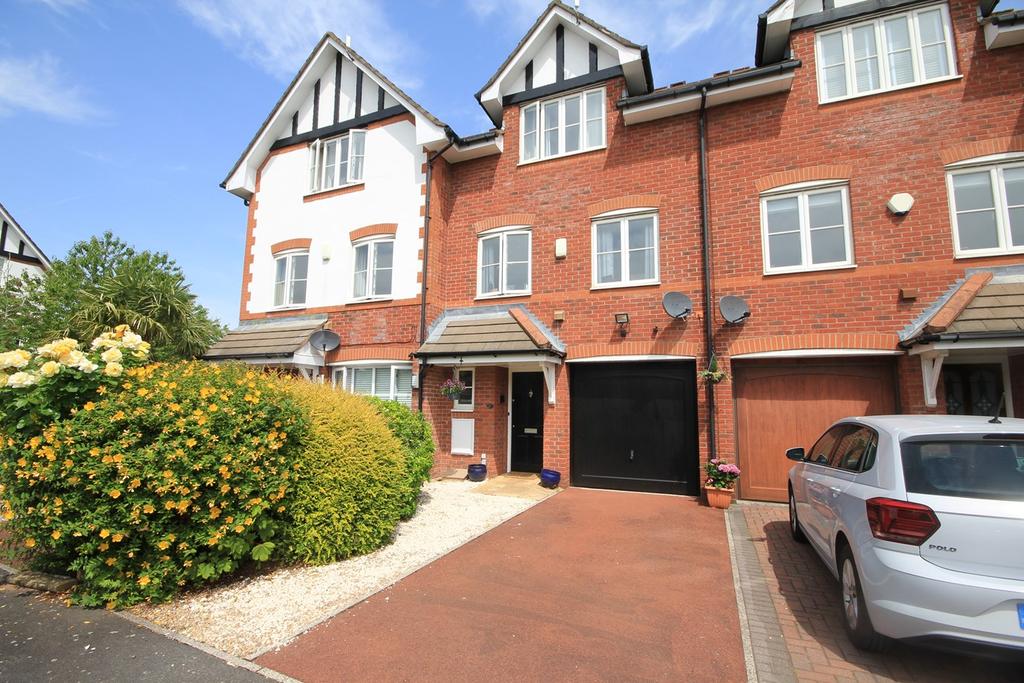 Spires Gardens, Winwick, Warrington, WA2 3 bed townhouse £330,000