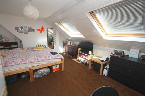 3 bedroom maisonette for sale - Gresham Road, Gresham Road, Staines, TW18