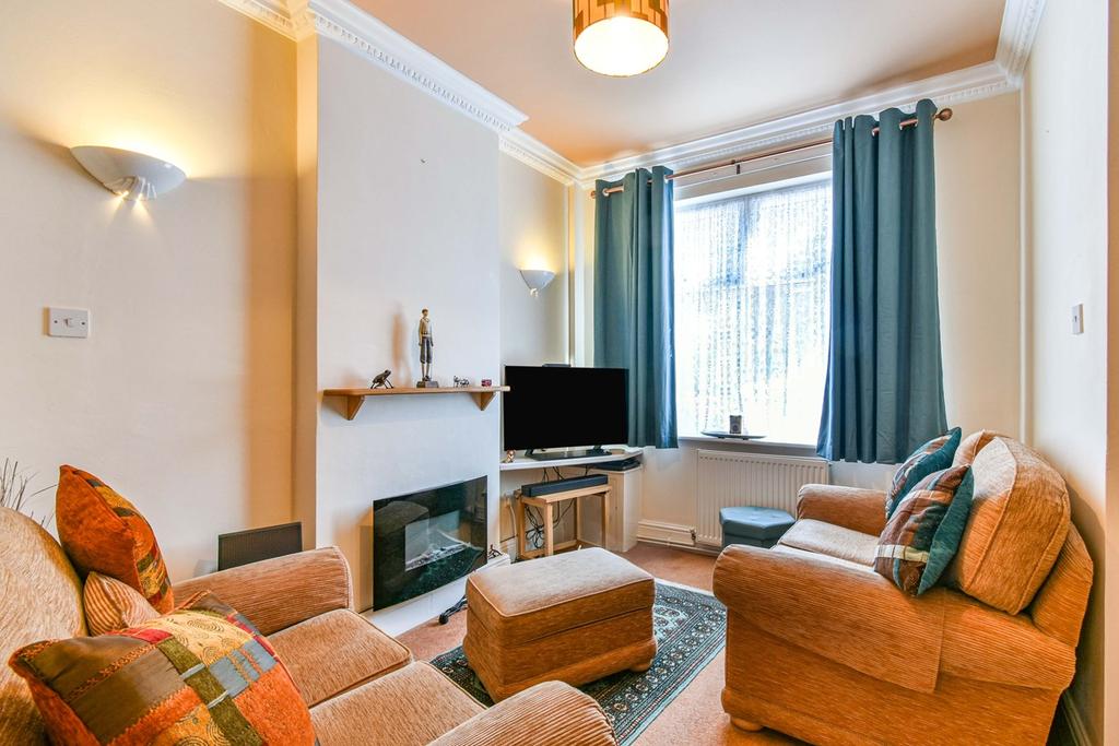 Rose Street, York, YO31 2 bed terraced house £240,000