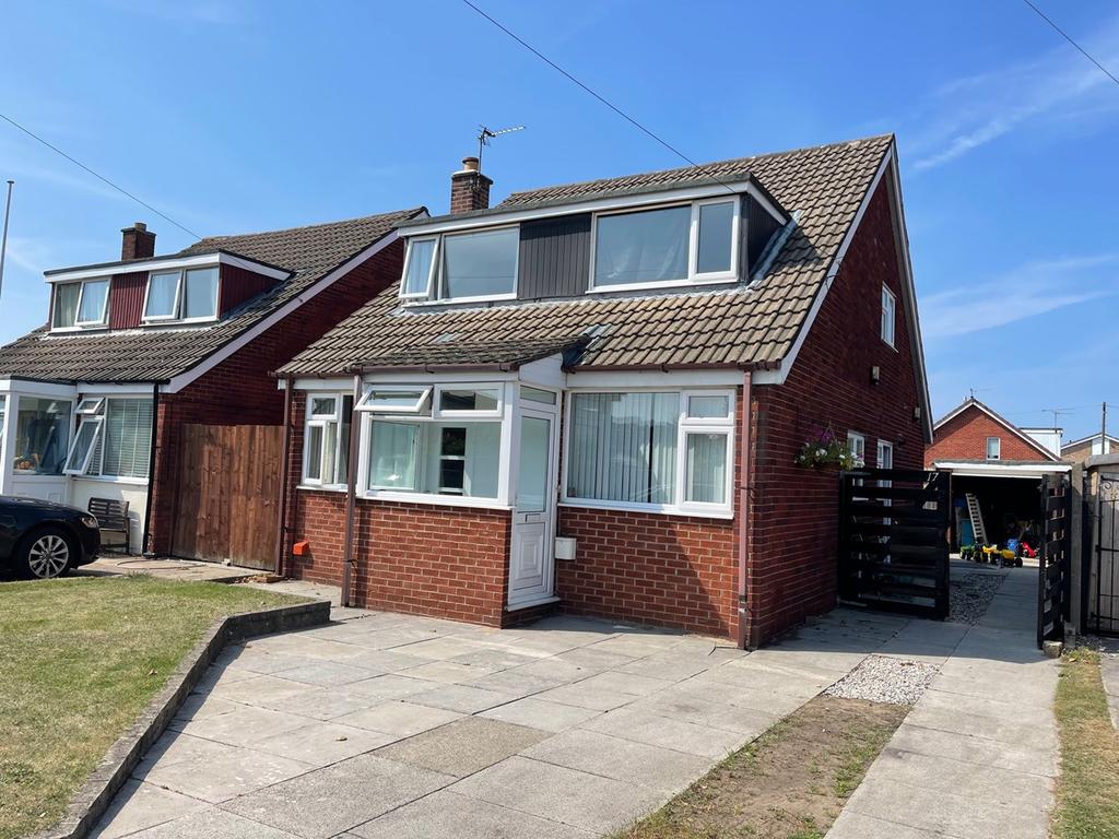 Greenloons Drive, Formby, Liverpool, L37 3 bed detached house £325,000