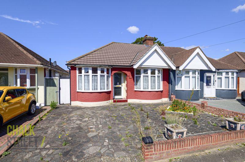 Kempton Avenue, Hornchurch, RM12 3 bed semidetached bungalow for sale