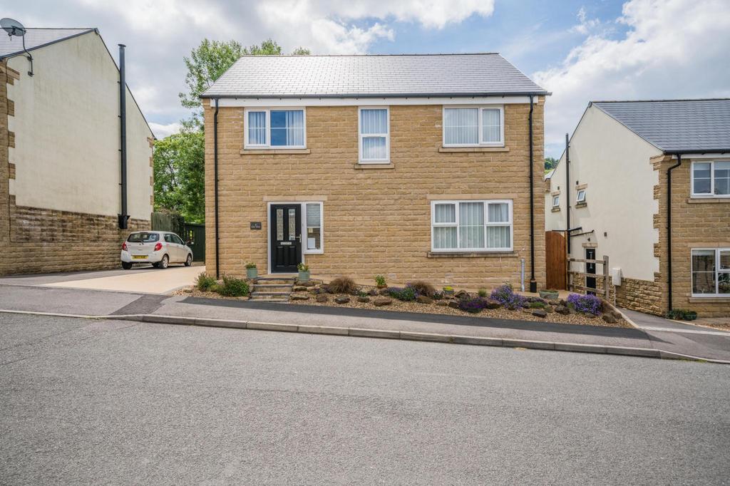 Carr Road, Buxton, SK17 4 bed detached house £440,000
