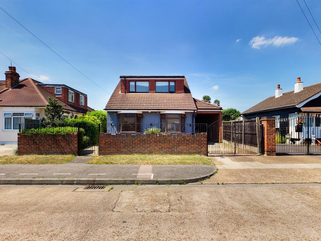 Spencer Road, Rainham 4 bed detached bungalow £600,000