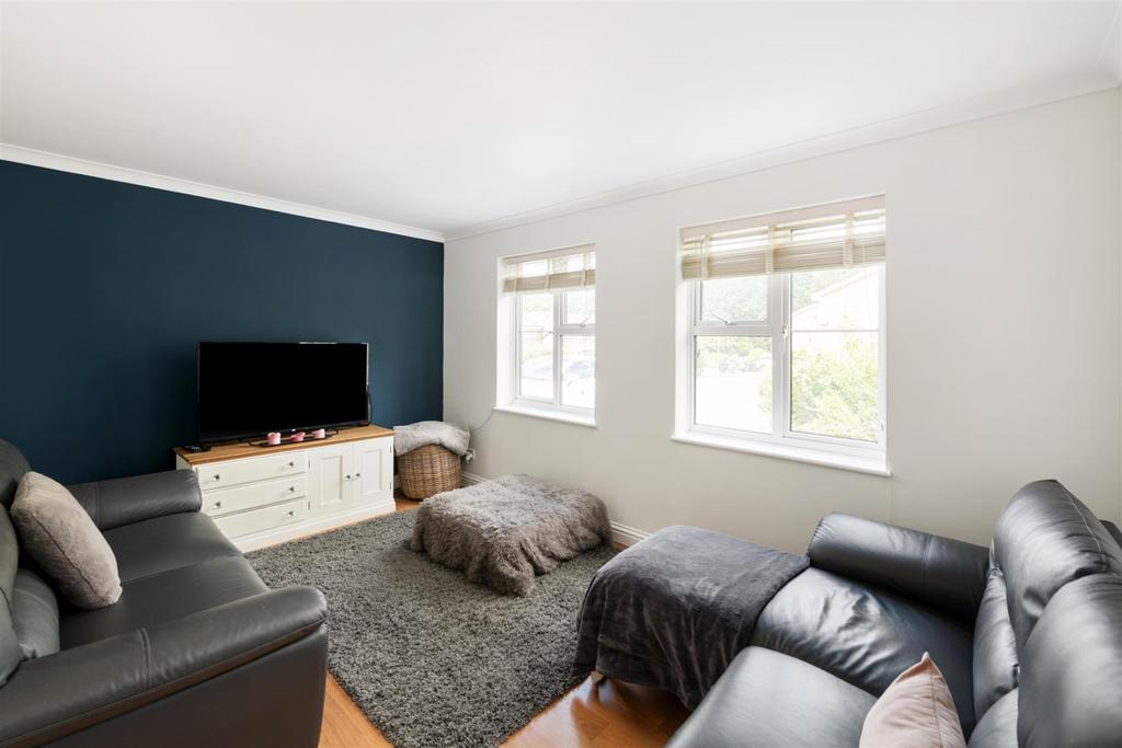 Kings Mead, South Nutfield, Redhill 4 bed end of terrace house £680,000