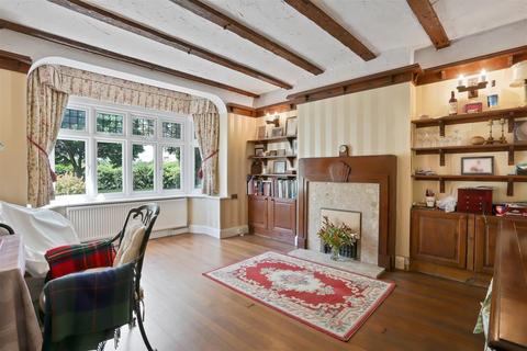 244 Foresters Drive, Wallington, SM6 9LE