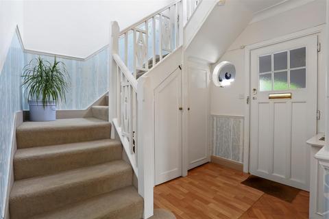 244 Foresters Drive, Wallington, SM6 9LE