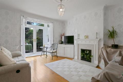 244 Foresters Drive, Wallington, SM6 9LE