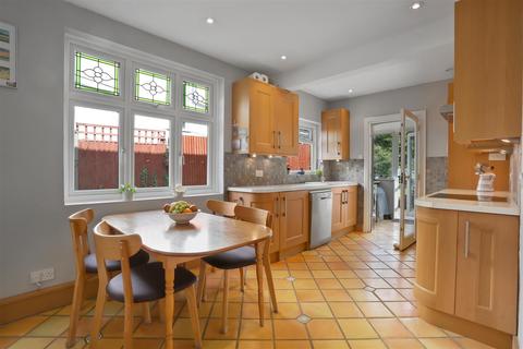 244 Foresters Drive, Wallington, SM6 9LE