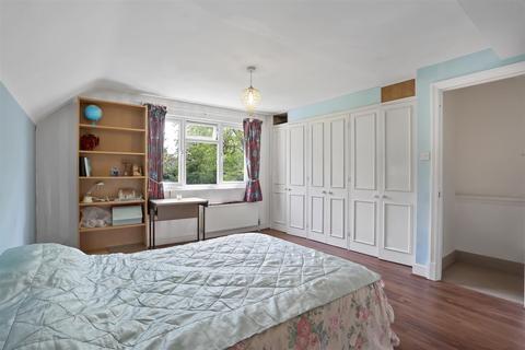244 Foresters Drive, Wallington, SM6 9LE