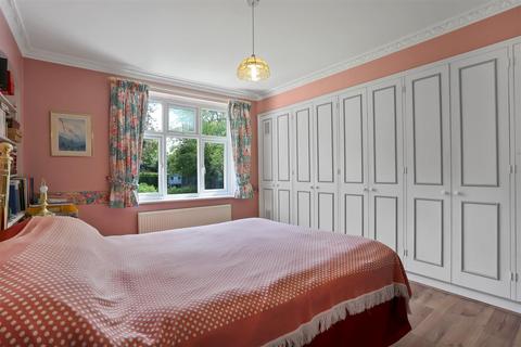 244 Foresters Drive, Wallington, SM6 9LE