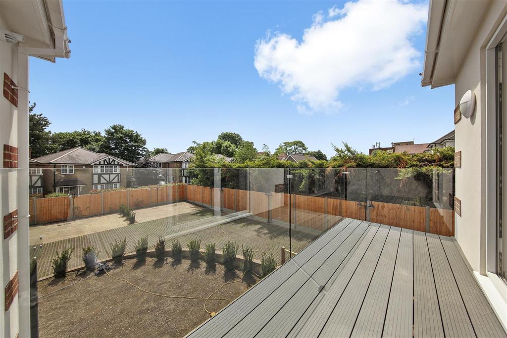 Tudor Gardens, Kingsbury, London 2 bed apartment £1,800 pcm (£415 pw)