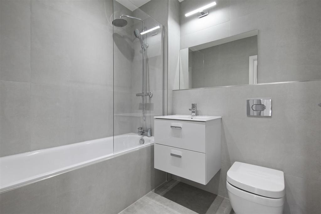 Tudor Gardens, Kingsbury, London 2 bed apartment £1,800 pcm (£415 pw)