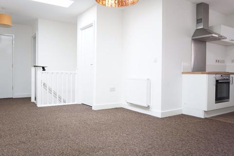 2 bedroom flat to rent - 55 Boothferry Park Halt, Hull, HU4 6BA.