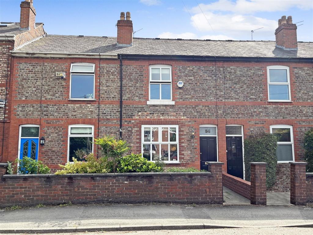 Moss Lane, Altrincham 2 bed terraced house £350,000