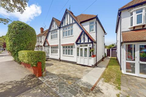 16 Abbotts Drive, Wembley, HA0 3SD