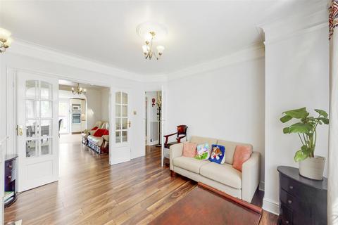 16 Abbotts Drive, Wembley, HA0 3SD