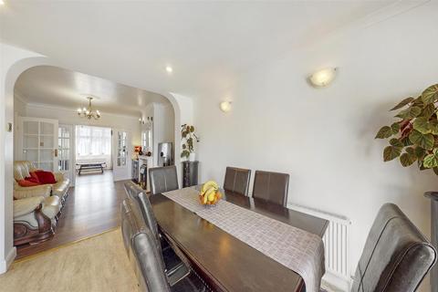 16 Abbotts Drive, Wembley, HA0 3SD