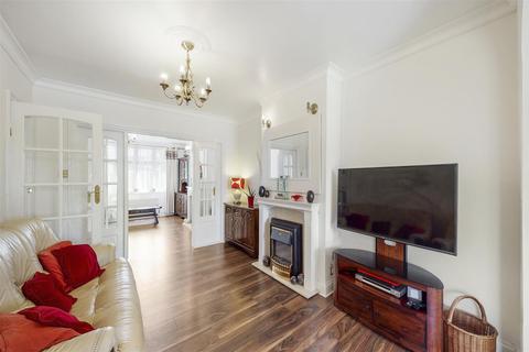 16 Abbotts Drive, Wembley, HA0 3SD