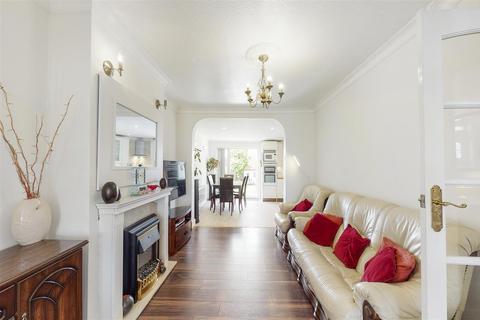 16 Abbotts Drive, Wembley, HA0 3SD
