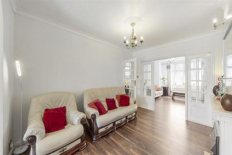 16 Abbotts Drive, Wembley, HA0 3SD