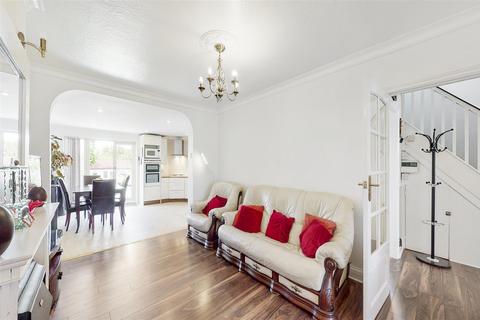 16 Abbotts Drive, Wembley, HA0 3SD