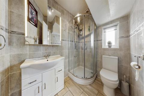 16 Abbotts Drive, Wembley, HA0 3SD