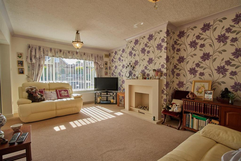 De La Bere Crescent, Burbage, Hinckley 3 bed detached bungalow for sale