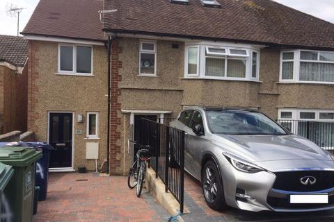 1 bedroom in a house share to rent - Hadow Road