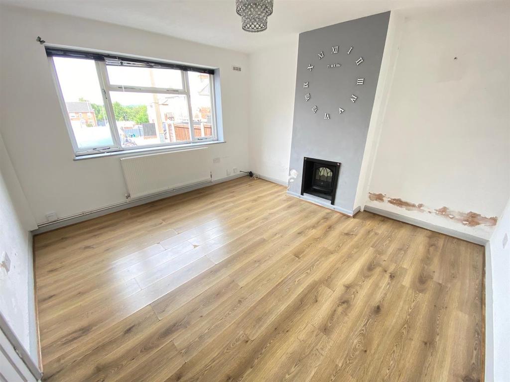 Church Avenue, Stourbridge, DY8 4JZ 3 bed semidetached house £180,000