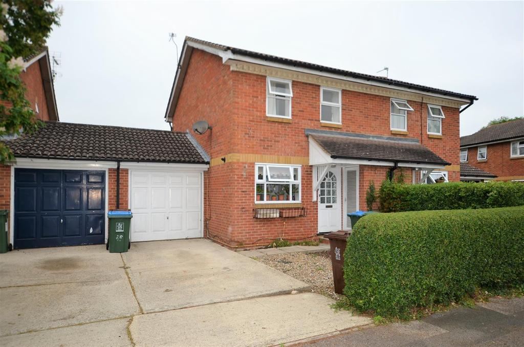 Savernake Road, Aylesbury 3 bed house £1,395 pcm (£322 pw)