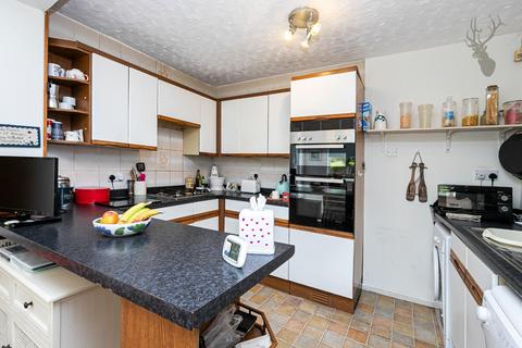 19 Graylands, Theydon Bois, Epping, CM16 7LB
