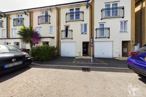 4 bedroom townhouse for sale - Schoolfield Way, Grays
