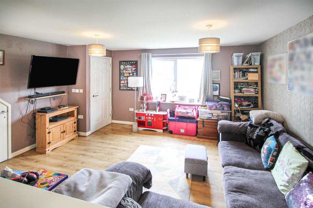 Rocks Green Crescent, Rock Green, Ludlow 3 bed semidetached house £