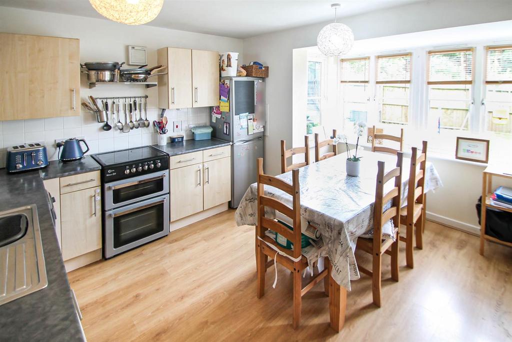 Rocks Green Crescent, Rock Green, Ludlow 3 bed semidetached house £