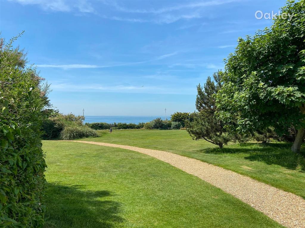 Rock Grove, Kemptown, Brighton 2 bed flat £375,000