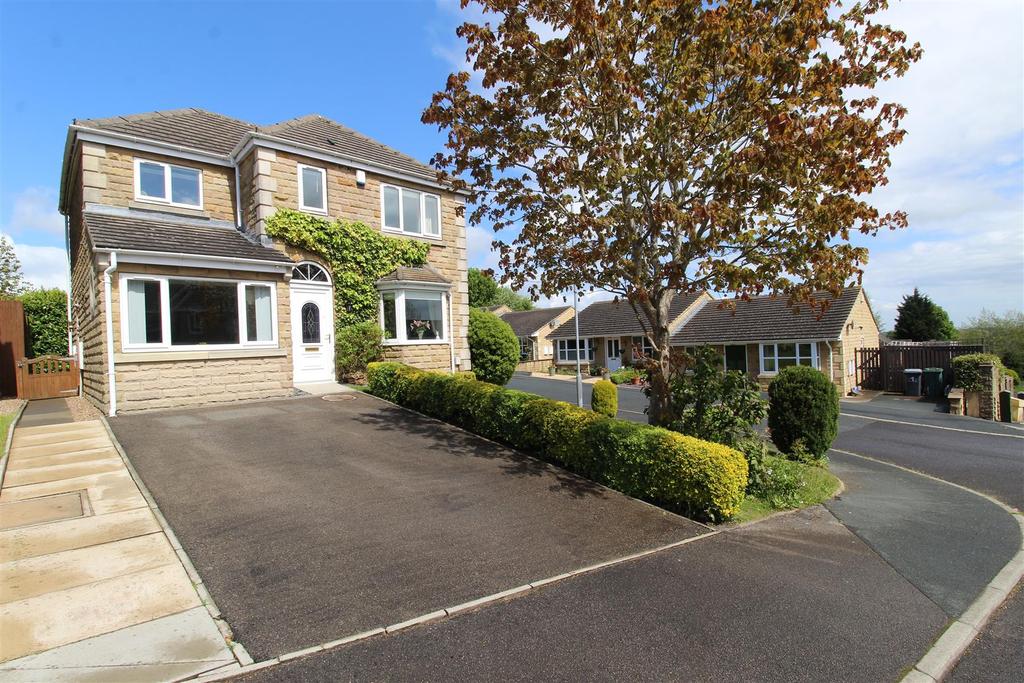 Longcroft, Almondbury, Huddersfield, HD5 8XW 4 bed detached house for