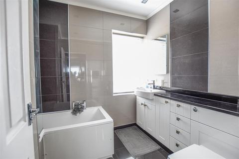 16 Gloucester Road, Gravesend, DA12 5JY