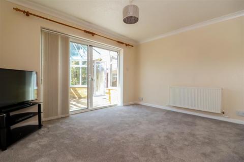 18 Croft Way, Horsham, RH12 2AS