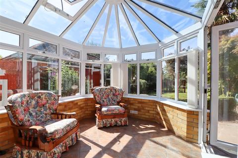 18 Croft Way, Horsham, RH12 2AS