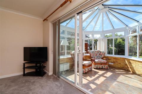 18 Croft Way, Horsham, RH12 2AS