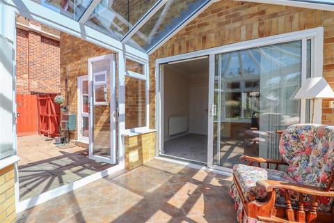 18 Croft Way, Horsham, RH12 2AS