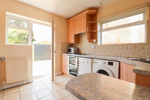 18 Croft Way, Horsham, RH12 2AS