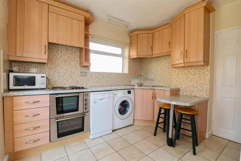 18 Croft Way, Horsham, RH12 2AS