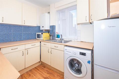 69a Stoneleigh Broadway, Epsom, KT17 2HP