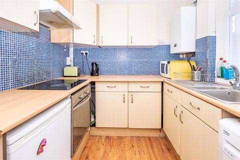 69a Stoneleigh Broadway, Epsom, KT17 2HP