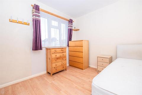 69a Stoneleigh Broadway, Epsom, KT17 2HP