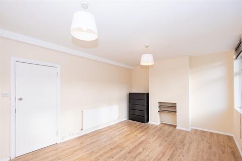 69a Stoneleigh Broadway, Epsom, KT17 2HP