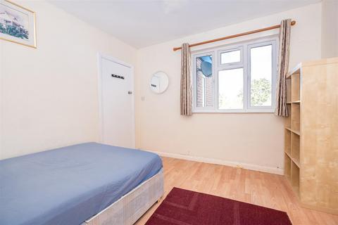 69a Stoneleigh Broadway, Epsom, KT17 2HP